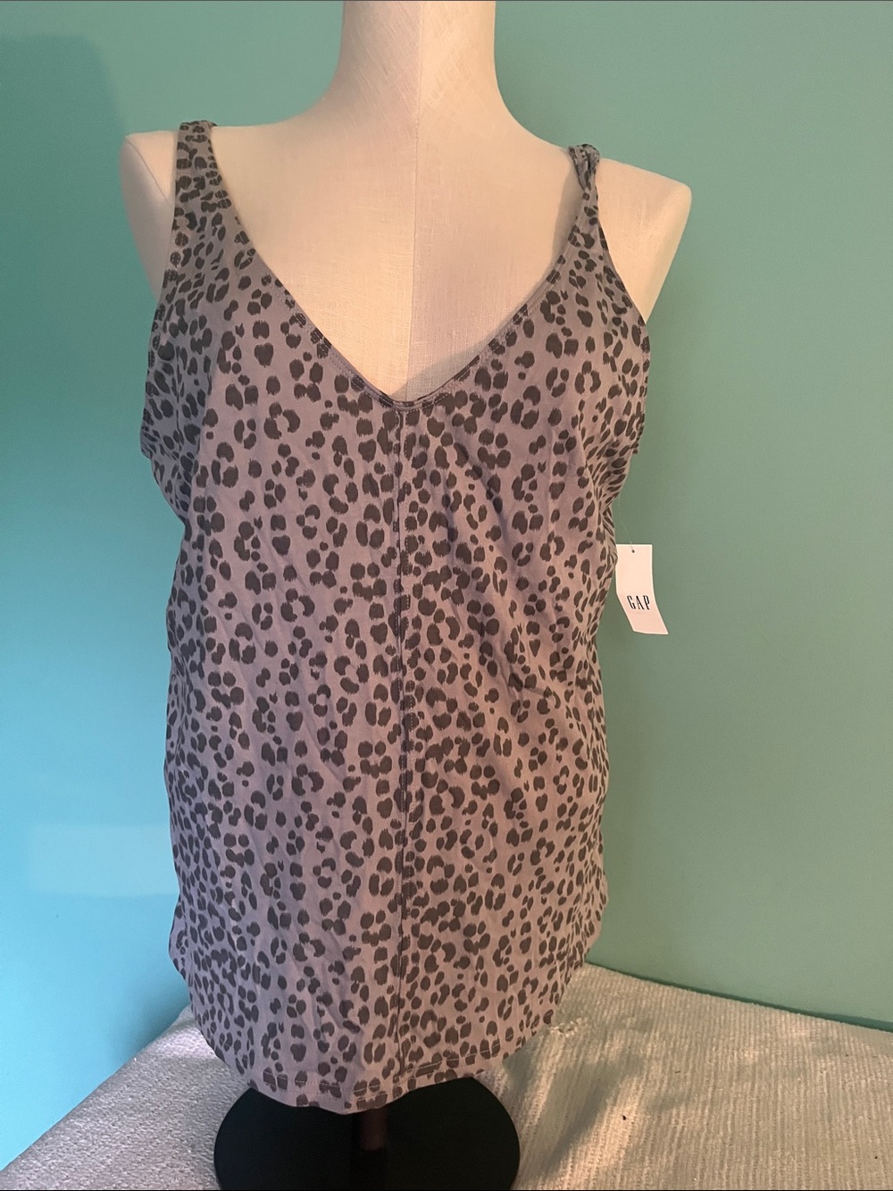 GAP  body Gray Leopard Print V-Neck top